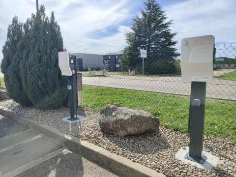 Installation de bornes électriques à Dagneux