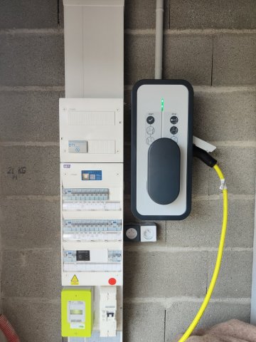 Installation d'une borne de recharge pour véhicule électrique à Chaleins