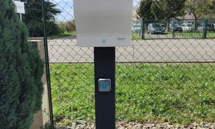 Installation de borne de recharge pour véhicule électrique à Dagneux