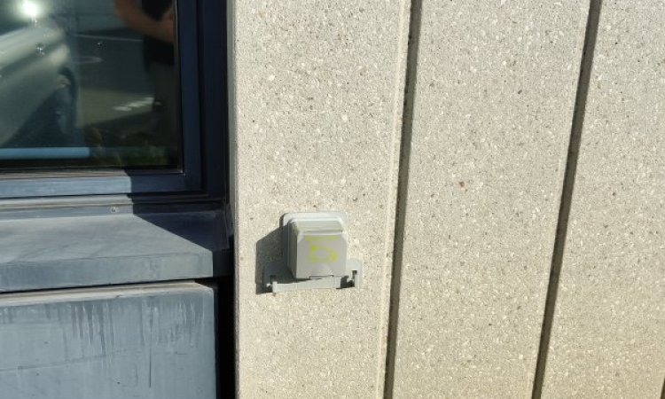 Installation d'une prise renforcée Legrand Green Up à Limas