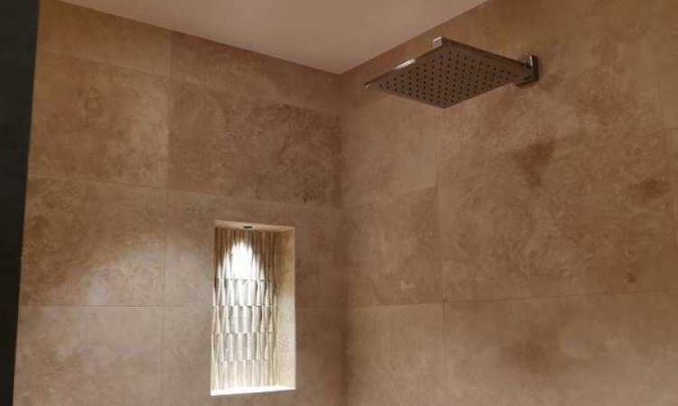 Spots encastrés dans une douche à Villefranche sur Saône